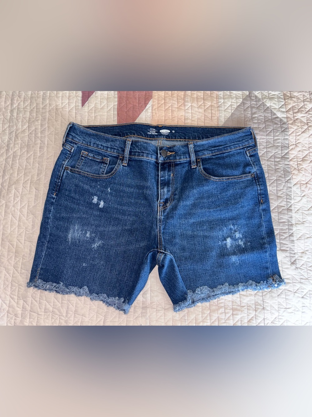 Old Navy Medium Wash Distressed Stretch Fitted Denim Shorts Sz 12